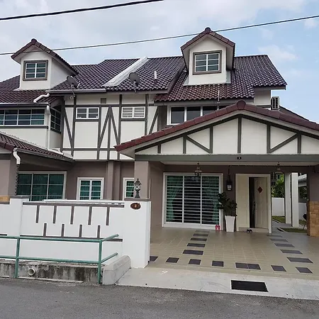 Sitiawan Homestay Entire Semi D Home Exterior photo