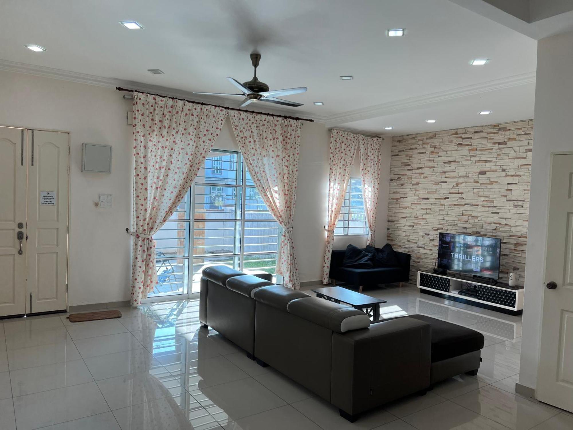 Homestay Entire Semi D