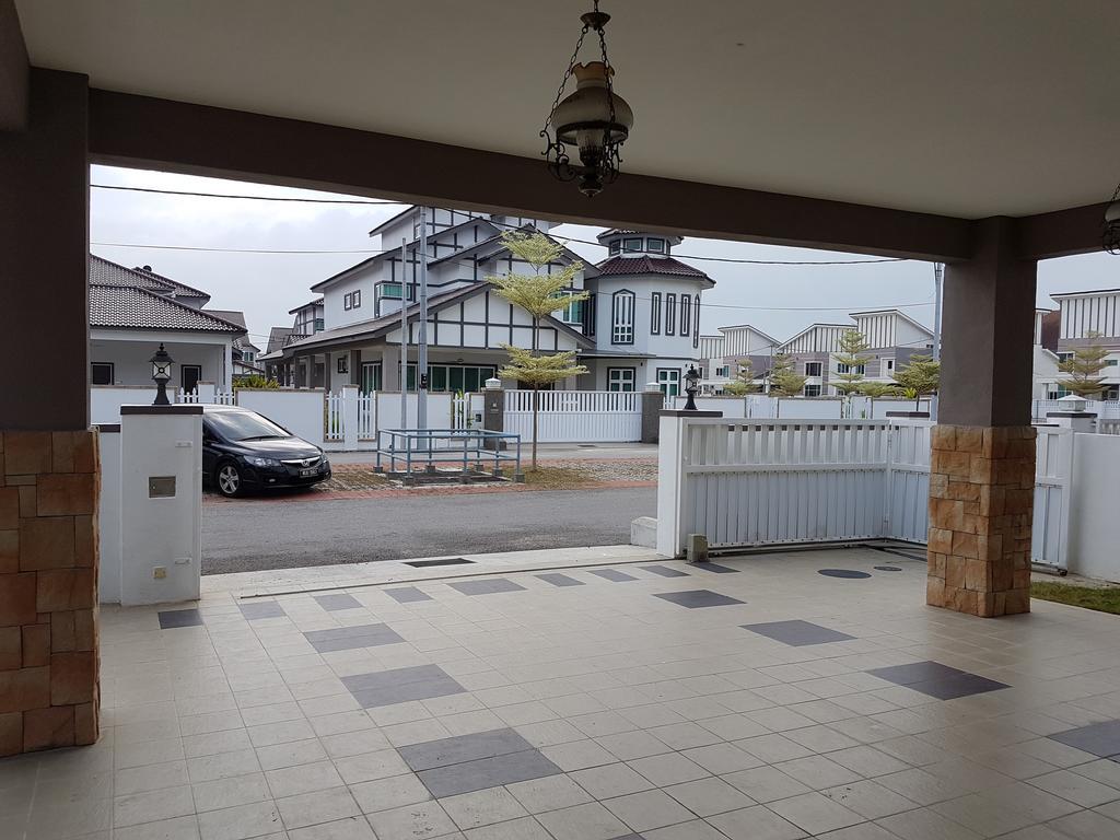 Entire Semi D * Sitiawan
