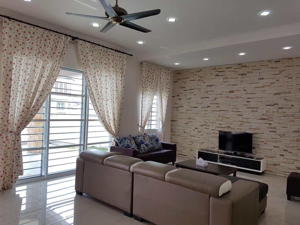 Homestay Entire Semi D Sitiawan
