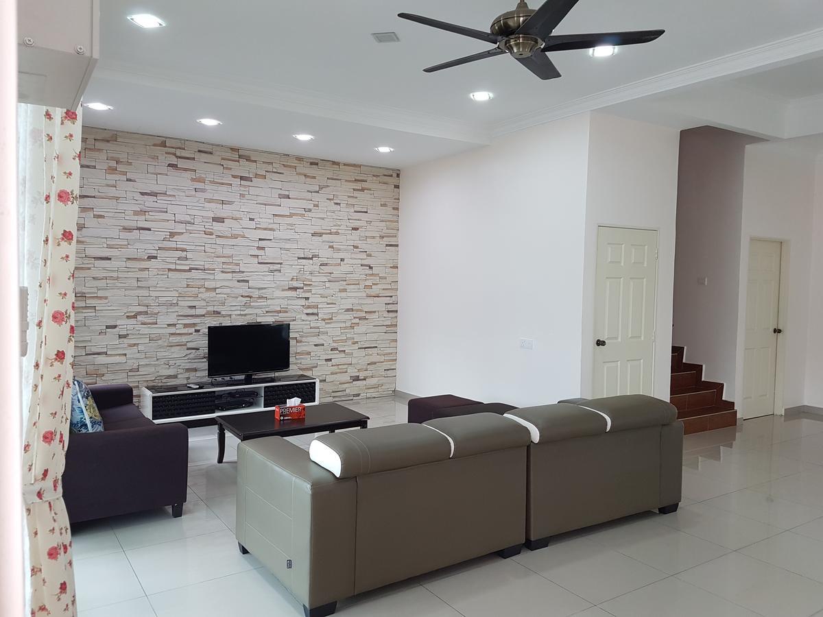 Entire Semi D Homestay
